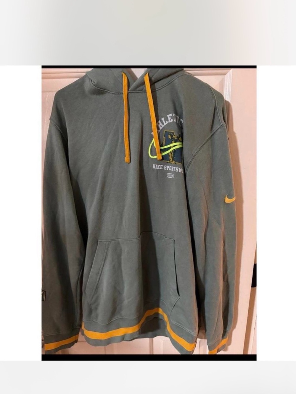 Nike Men’s Graphic Pullover Hoodie